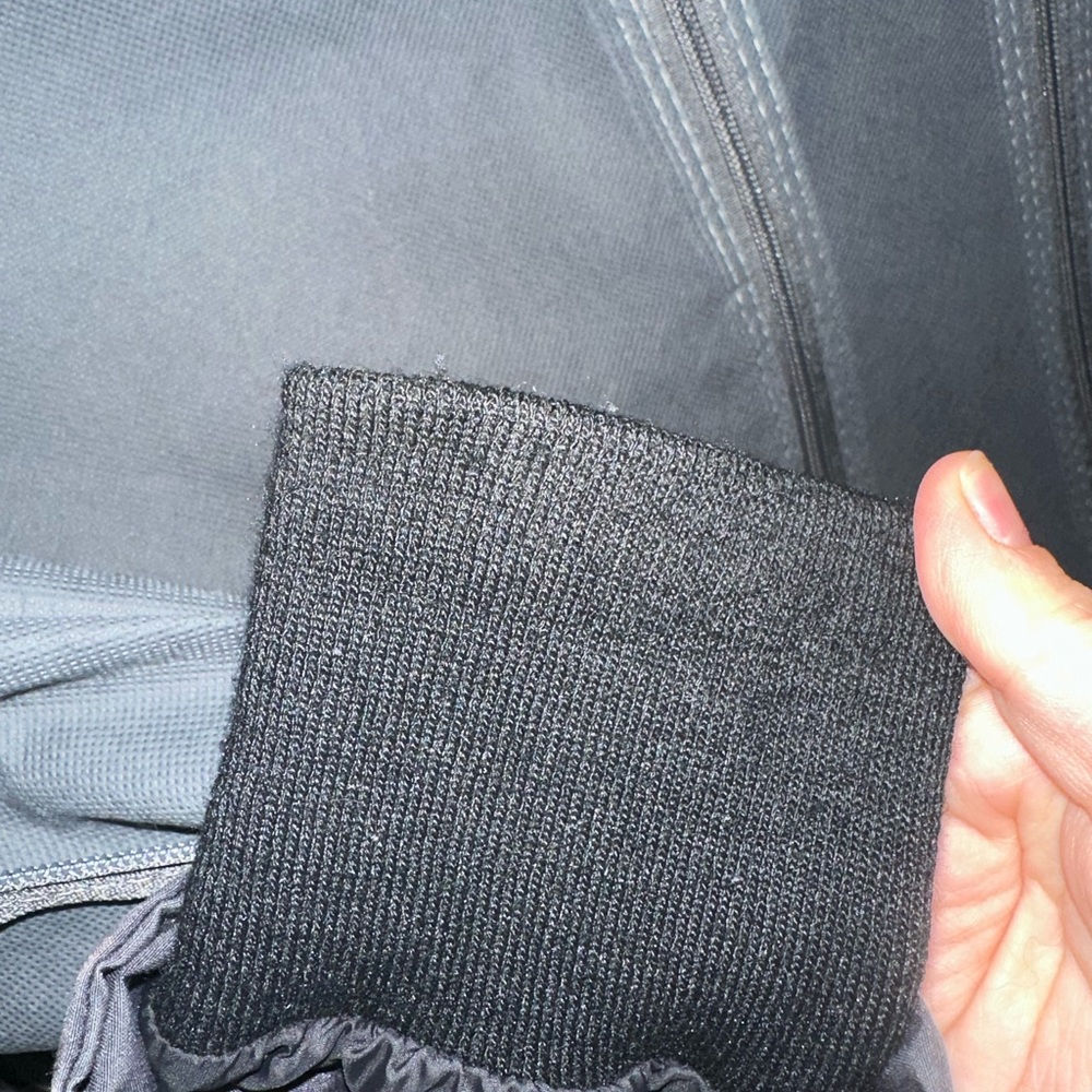 Canada goose navy colour in a great condition - Picture 8 of 16